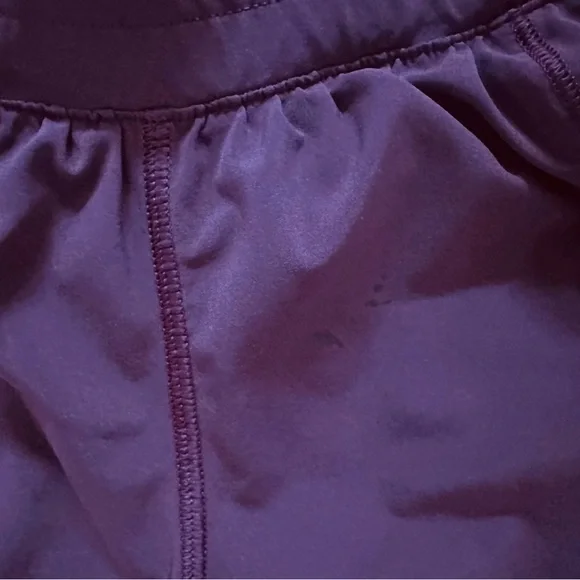 Lululemon Hotty Hot High-Rise Lined Short 4" size 6 - Picture 2 of 7